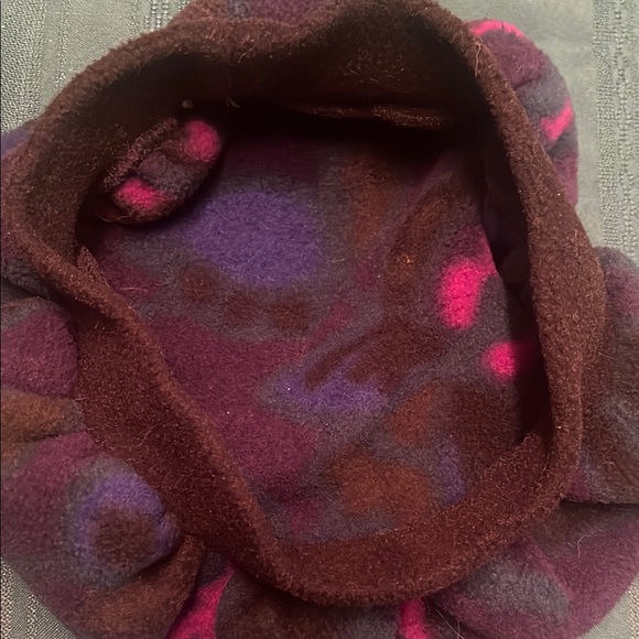 VTG REI Beret Hat-Fleece Abstract Print- made USA - wardrobe essential - Picture 5 of 9